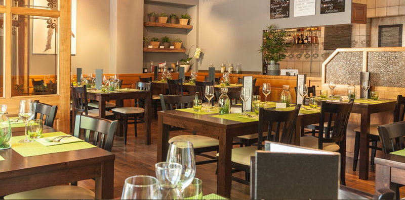 Currently in Vees Bistro - Company dinners, Christmas dinners, business dinners or group dinners with Thai food
